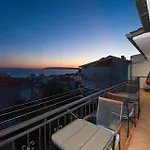 公寓 3 Bedroom Cozy In