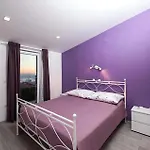 3 Bedroom Beautiful In Appartement Makarska