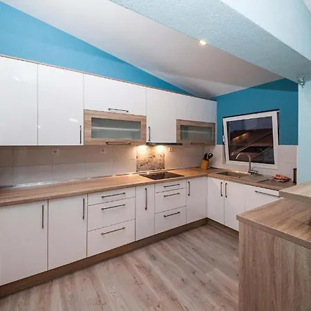 3 Bedroom Cozy In Apartment