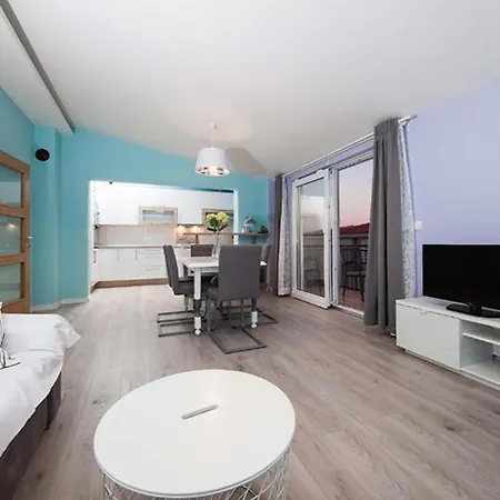 Appartement 3 Bedroom Beautiful In Makarska