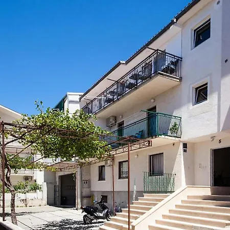 Appartement 3 Bedroom Beautiful In Makarska