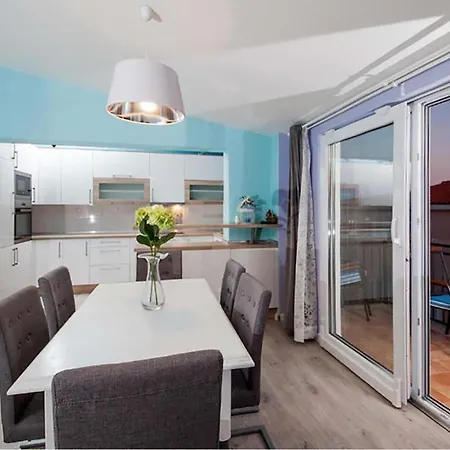 Nice Apartment In Makarska With House Sea View Apartman *