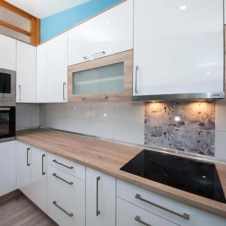 Nice Apartment In Makarska With House Sea View Apartman *