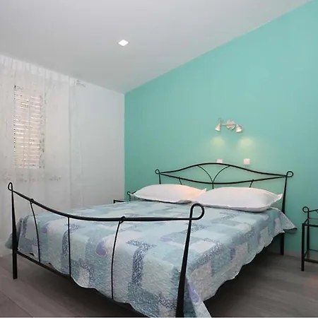 Nice Apartment In Makarska With House Sea View Apartman *