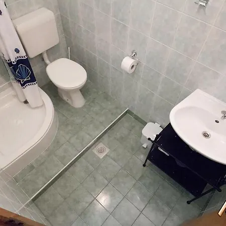 Nice Apartment In Makarska With House Sea View Apartman *