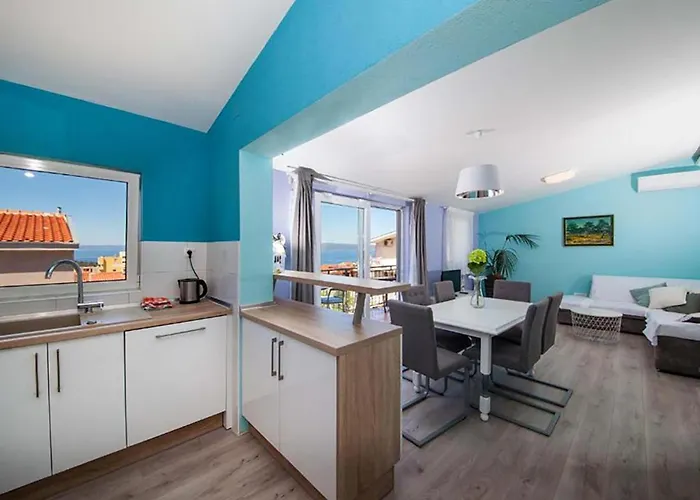 3 Bedroom Cozy In Apartment *