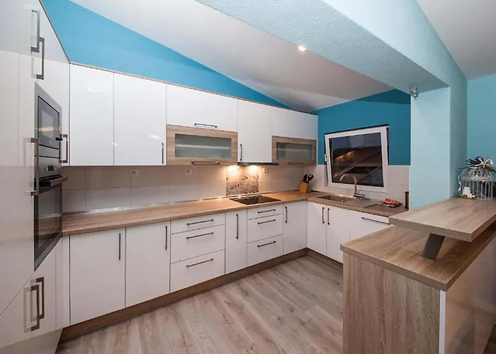 3 Bedroom Cozy In Apartment