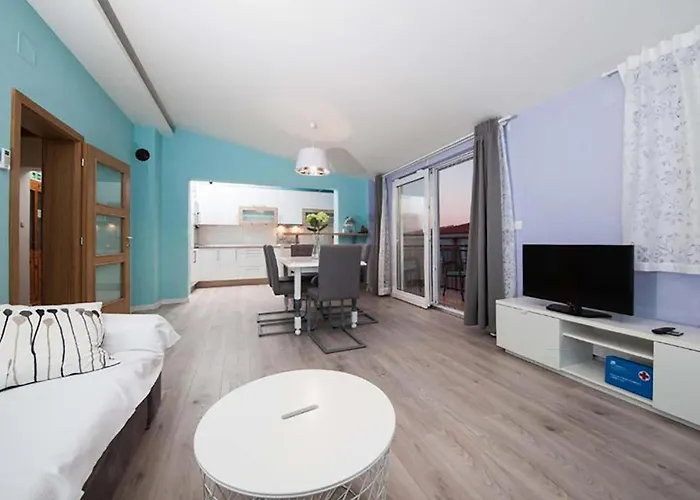 Apartment 3 Bedroom Cozy In Makarska