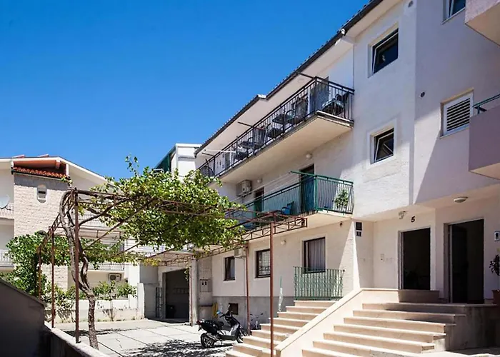 Apartment 3 Bedroom Cozy In Makarska