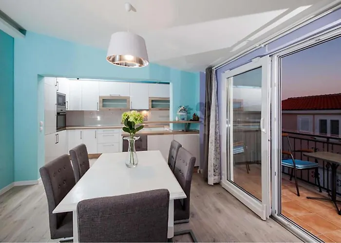 3 Bedroom Cozy In Apartment *