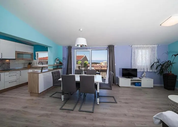 3 Bedroom Cozy In Makarska
