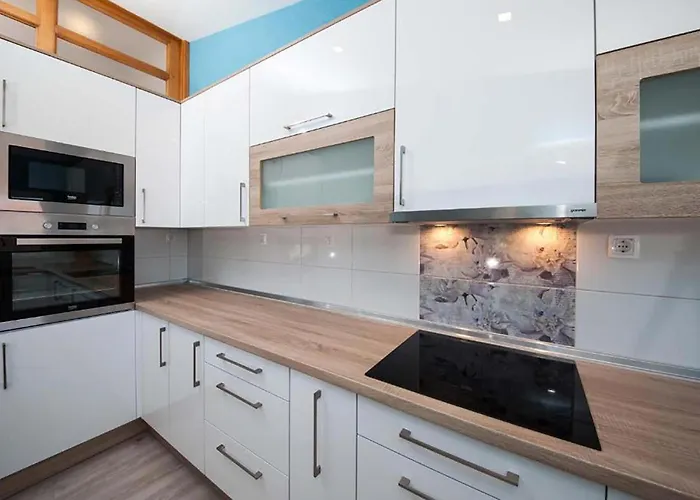 3 Bedroom Cozy In Apartment *