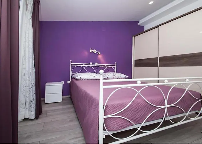 Apartment 3 Bedroom Cozy In *