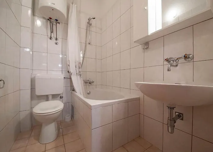 3 Bedroom Cozy In Apartment